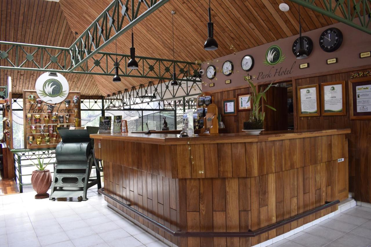 Park Hotel Santa Cruz Verapaz Exteriör bild