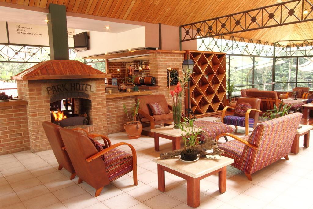 Park Hotel Santa Cruz Verapaz Exteriör bild