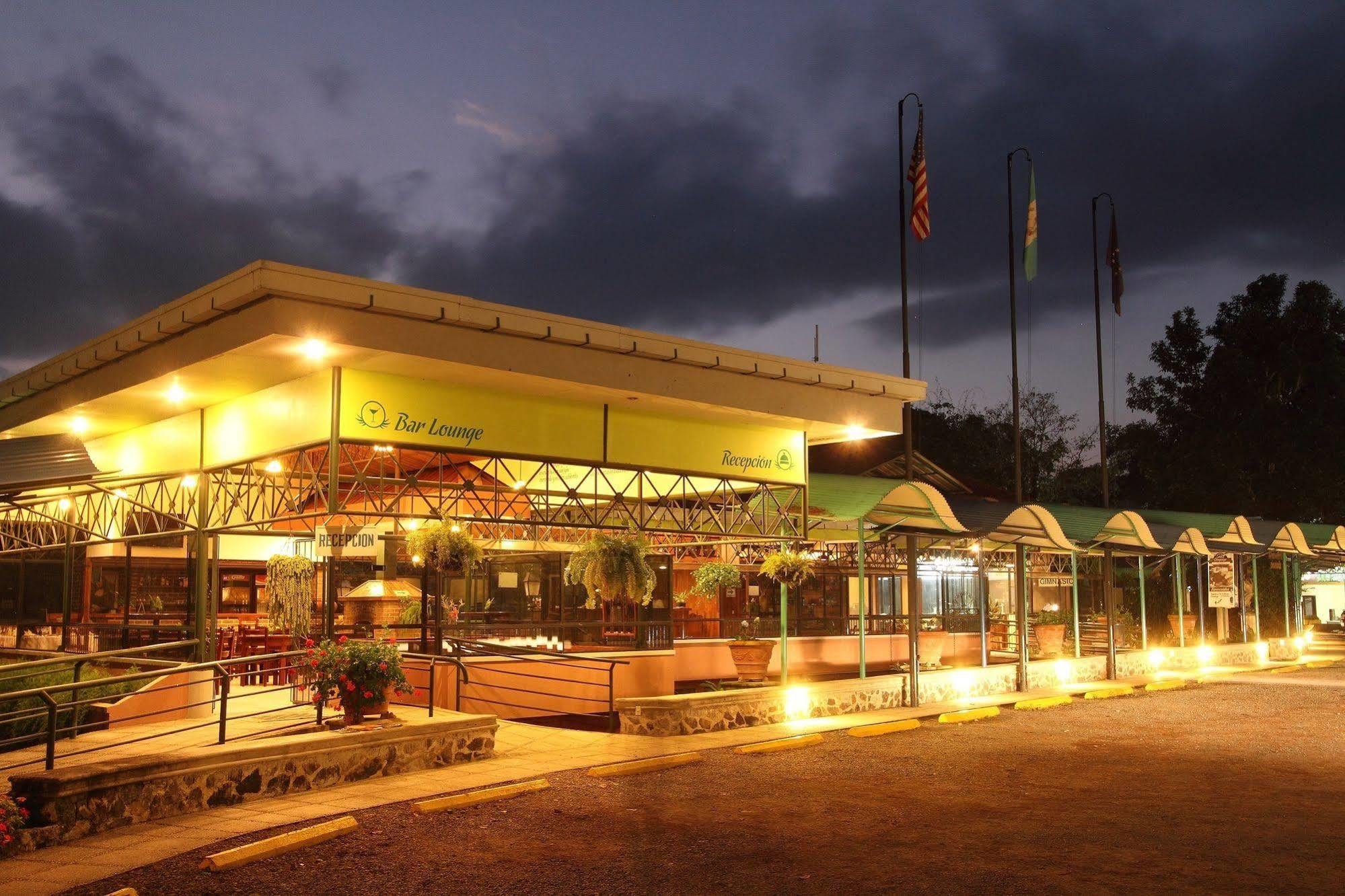 Park Hotel Santa Cruz Verapaz Exteriör bild